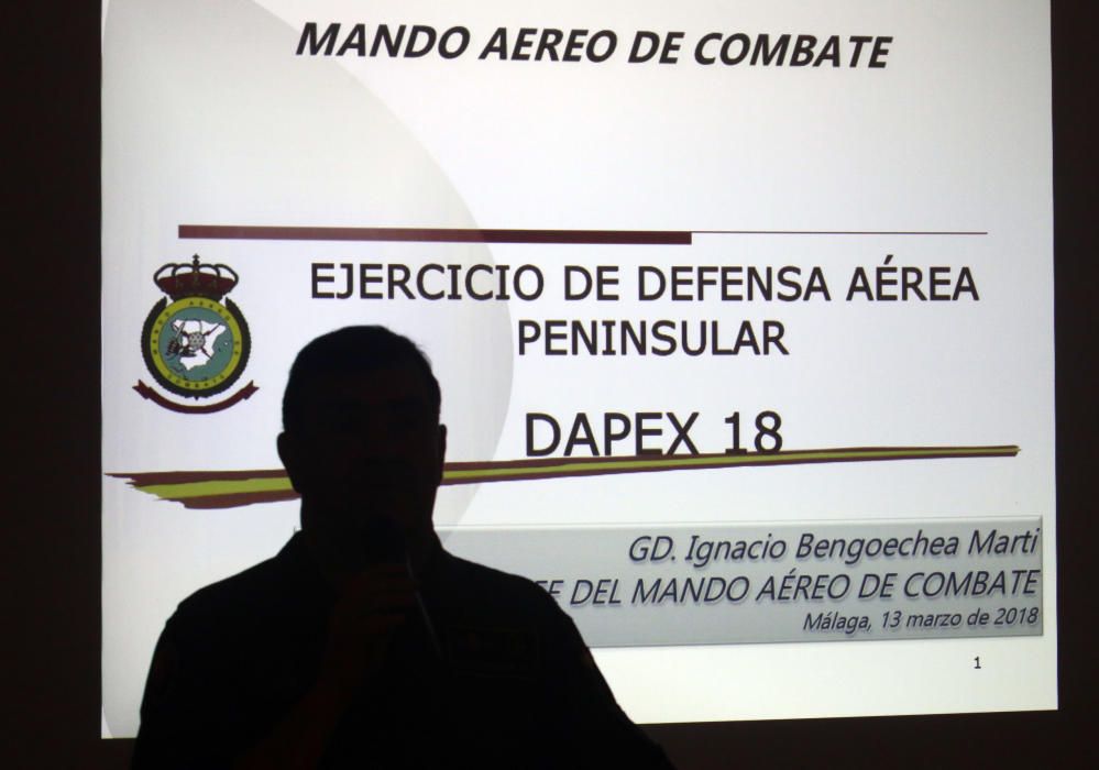 Los mejores pilotos de combate se reúnen en Málaga para mejorar sus habilidades y entrenarse al mando de los F-18