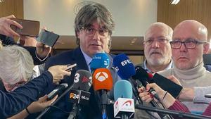 Puigdemont acusa a ERC de desmovilizar al independentismo y tacha al Govern de catástrofe.