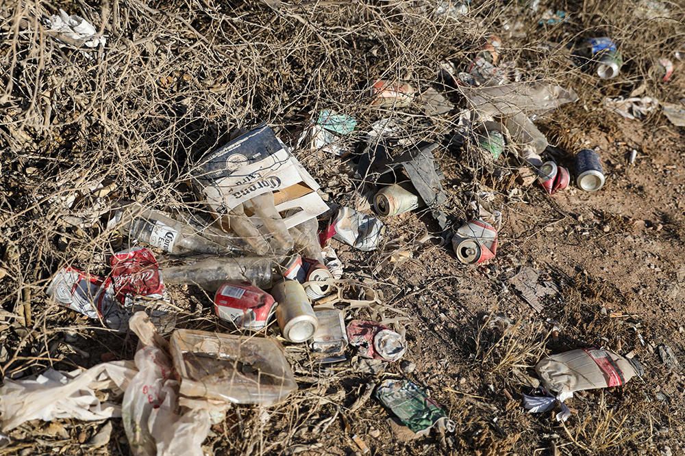 Suciedad y basura en Ca n'Escandell