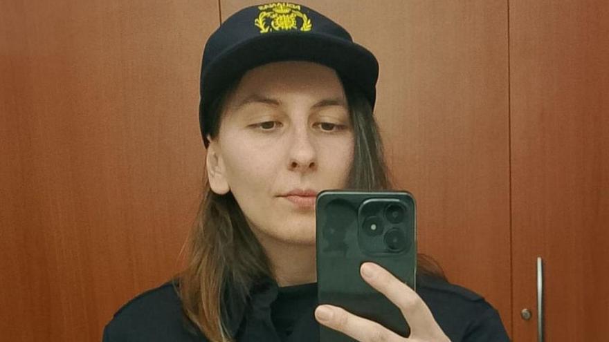 Esperanza Rodríguez, de uniforme.