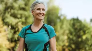Los entrenadores coinciden: “A partir de los 60: Nadar durante 30 minutos quema 200-250 kcal, frente a las 130-150 kcal de un paseo a buen ritmo”