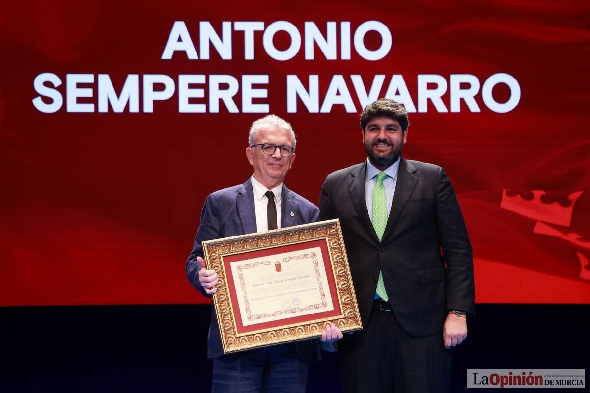 Así ha sido el acto institucional del Día de la Región de Murcia en el Teatro Romea
