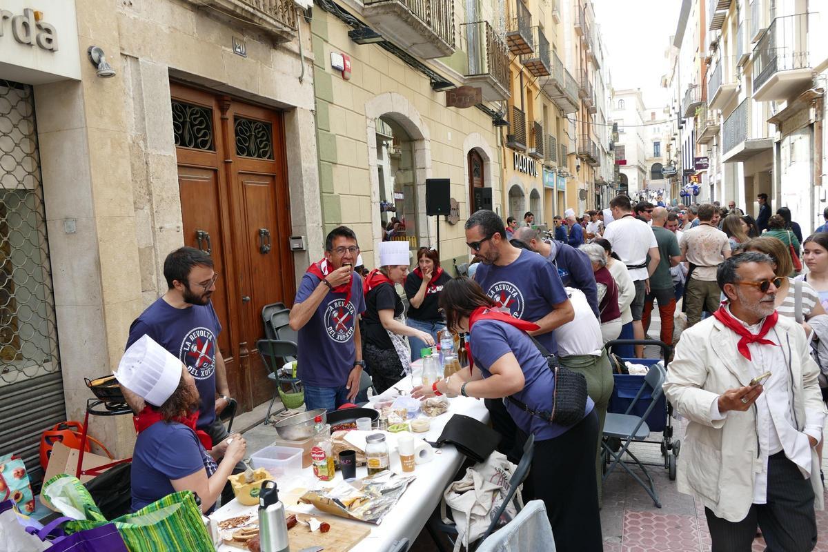 EN IMATGES | Els Mistaires de Figueres estrenen el primer Concurs de Suquet del carrer Peralada