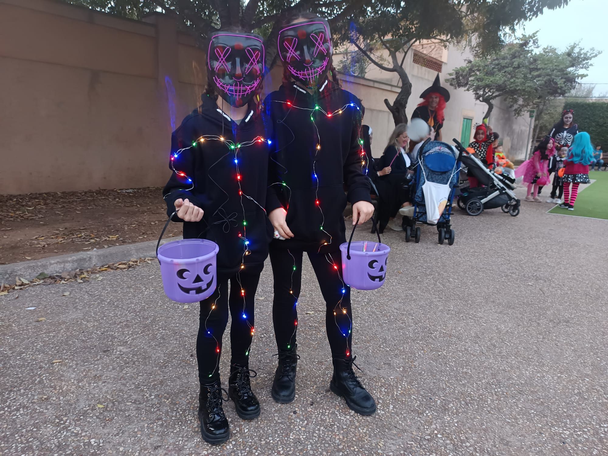 FOTOS | Mallorca celebra una noche de gritos, calabazas, sangre y chuches en la noche de Halloween