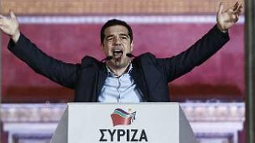 Tsipras suprime ocho ministerios