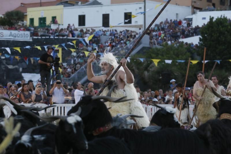 Representación del hallazgo de la Virgen de Candelaria por los guanches 2016