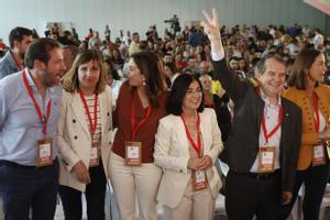 Los candidatos y alcaldes Oscar Puente, Lola Ranero, Sandra Gómez, Carolina Darias y Reyes Maroto en la convención municipal del PSOE en Valencia. Foto: EFE / Vídeo: PI Studio