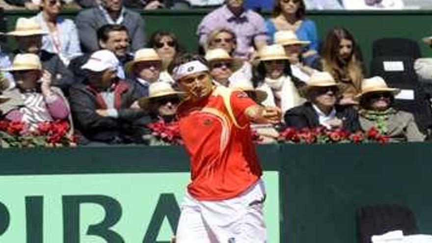 España pone pie y medio en semifinales de la Copa Davis