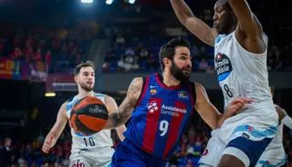 El Barça es tan fuerte en el Palau como el UCAM en el Palacio