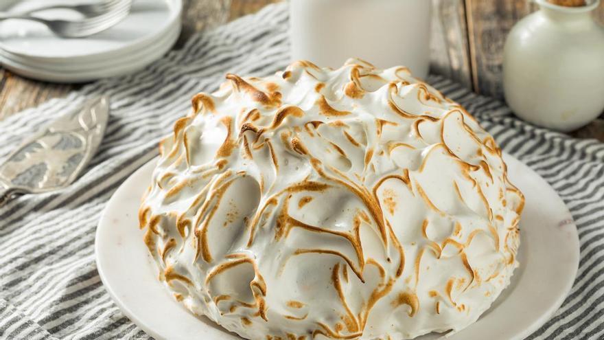 Helado, bizcocho y merengue… ¿hay algo mejor que la tarta Alaska?