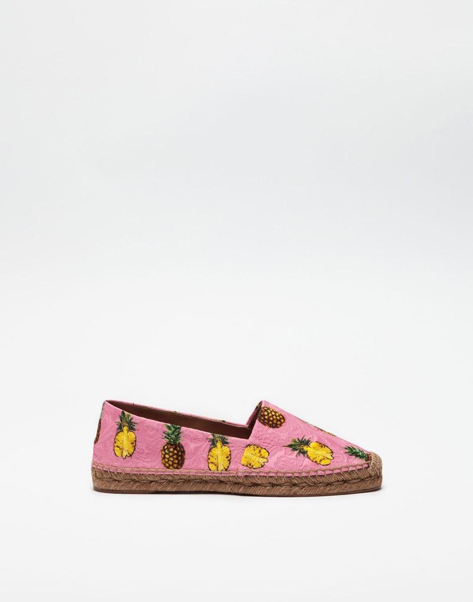 Esparteñas, el zapato estrella de la temporada: Alpargatas de Dolce & Gabbana (325 euros).