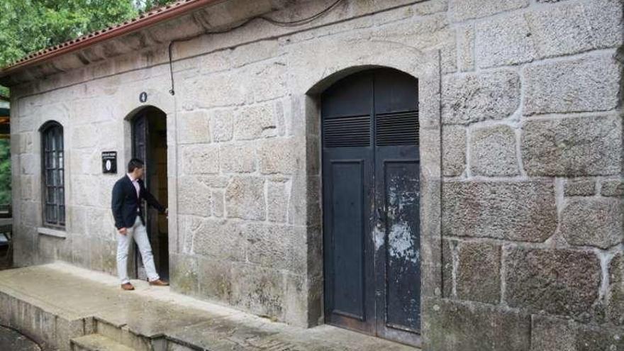 Edificio del registro de la propiedad dePonte Caldelas. // Faro