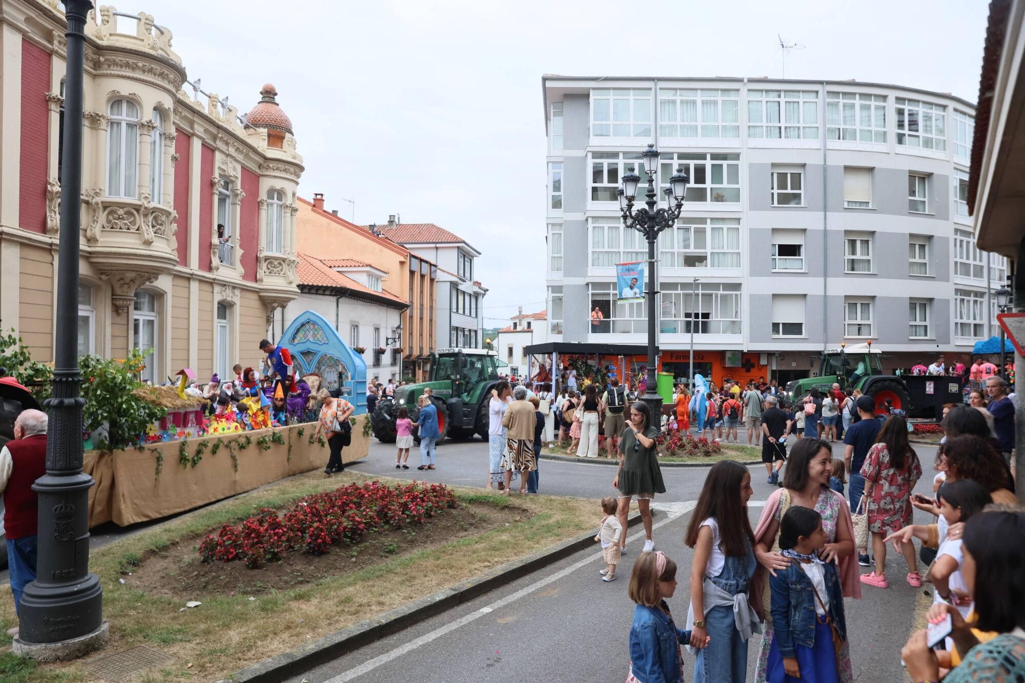 EN IMÁGENES: El desfile de carrozas por las fiestas del Carmen de Luancoi