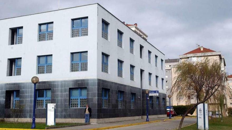 Exterior del centro de salud de Acea de Ama.