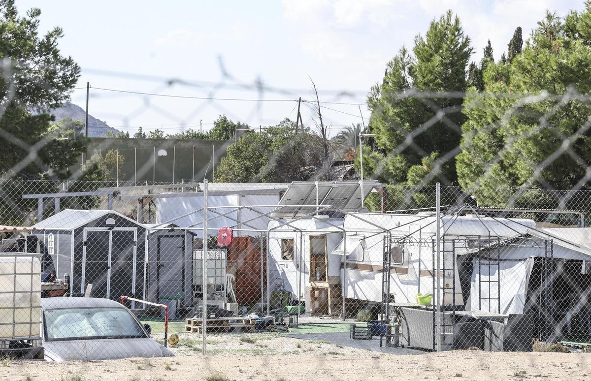Los nuevos asentamientos ilegales en La Cañada del Fenollar instalados sobre zona inundable.