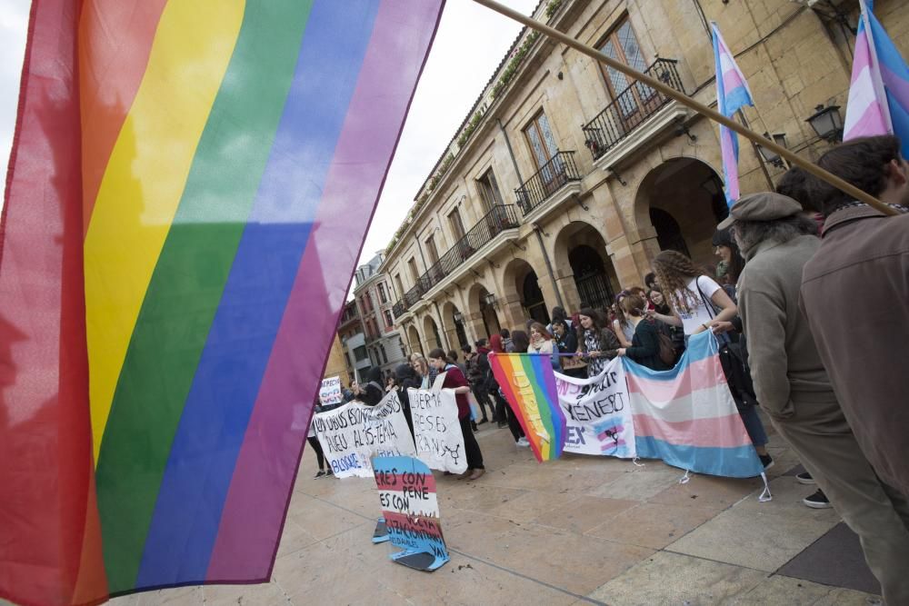 Manifestación en Oviedo contra el autobús de "HazteOir"