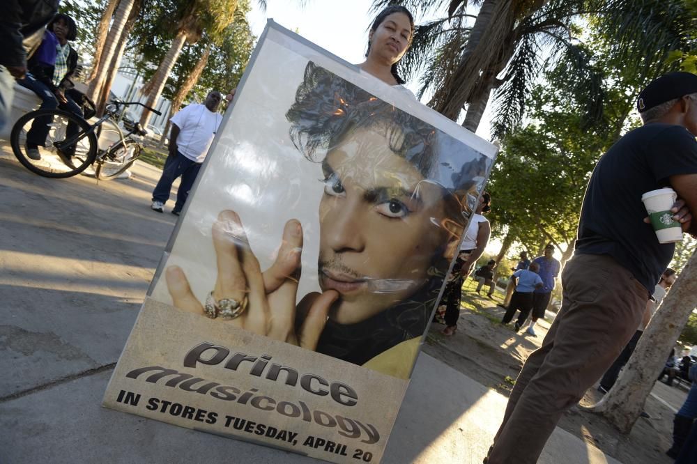 Muestras de dolor por la muerte de Prince