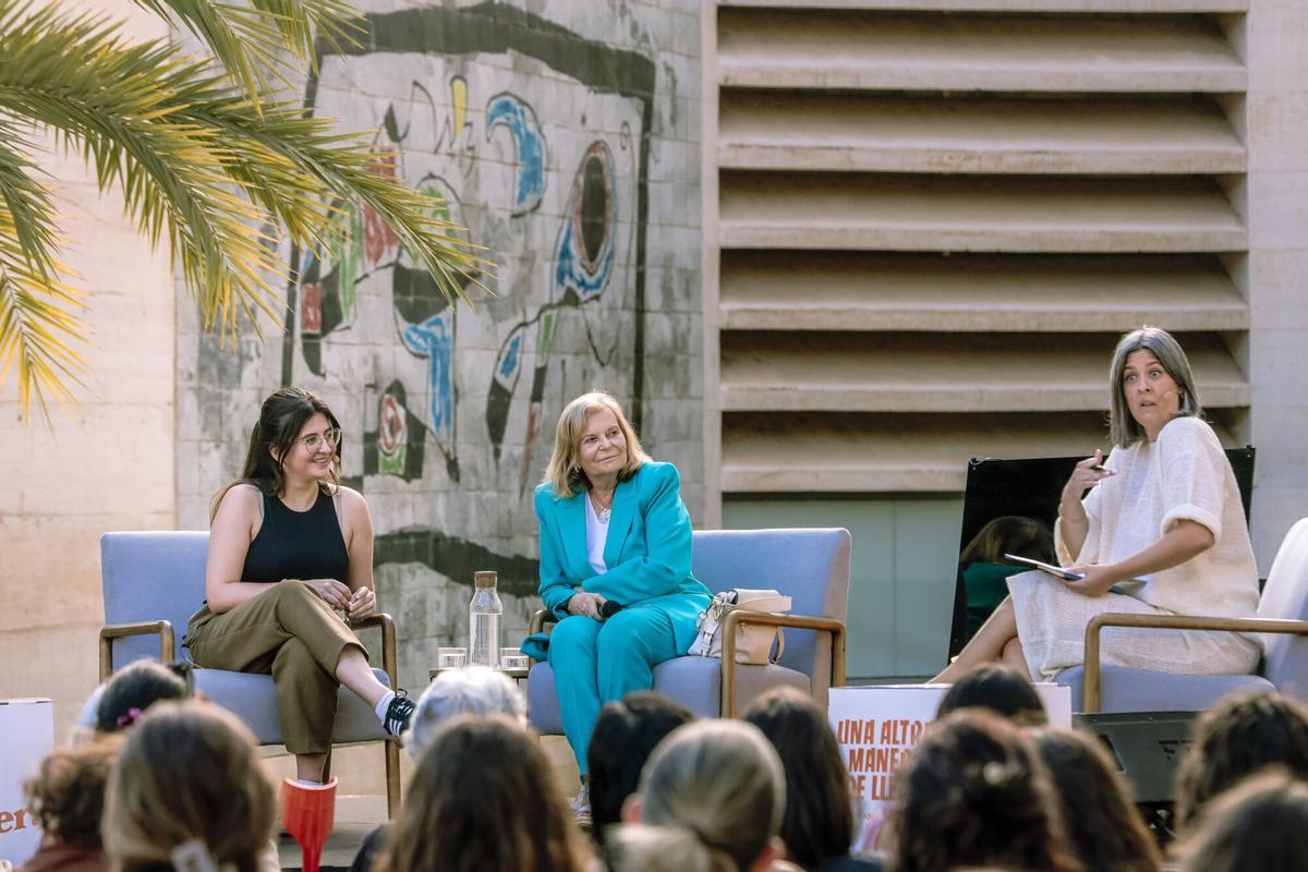 Las imágenes de la conversación especial entre las escritoras Joana Marcús y Carme Riera Las imágenes de la conversación especial entre las escritoras Joana Marcús y Carme Riera