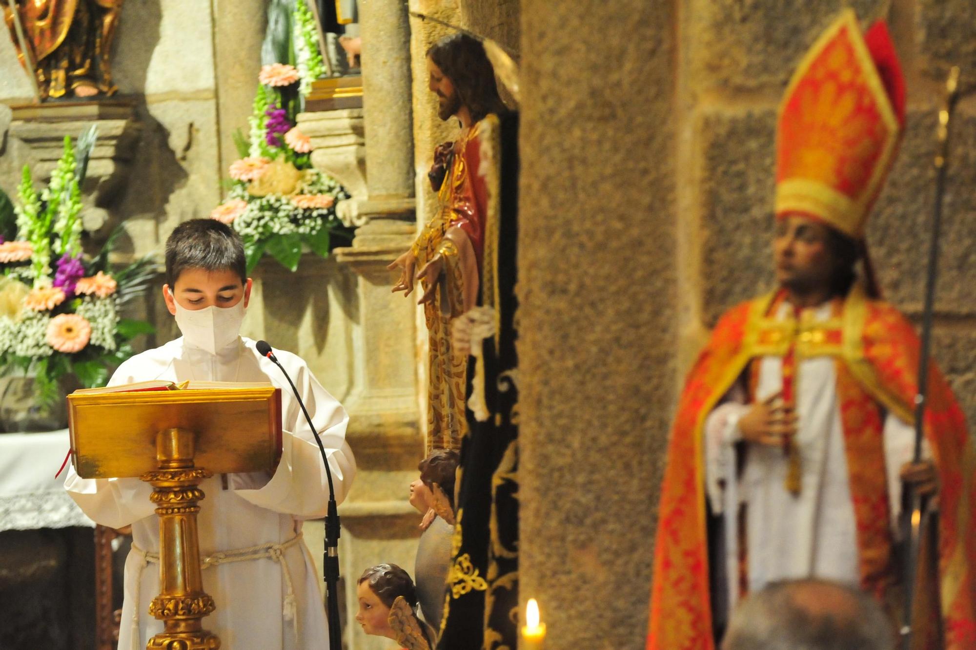 Arousa rinde culto al abogado de los males de la garganta