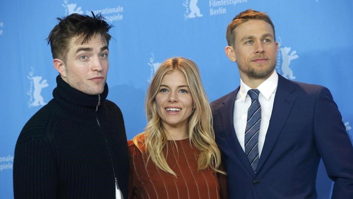 zentauroepp37289726 actor robert pattinson  l r   actress sienna miller and acto170214190221