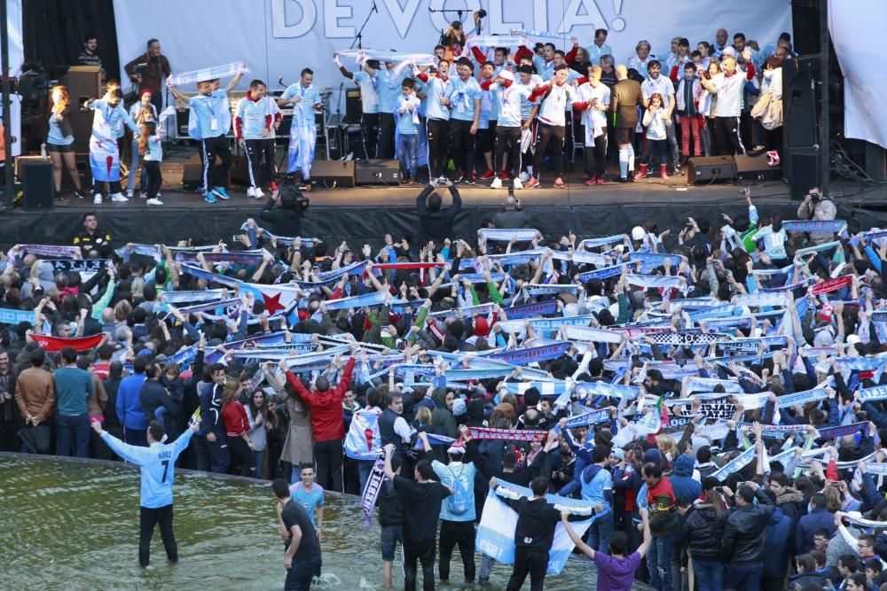 Los jugadores hicieron las delicias de los aficionados desde un escenario en el que se podía leer en letras grandes: "ESTAMOS DE VOLTA"