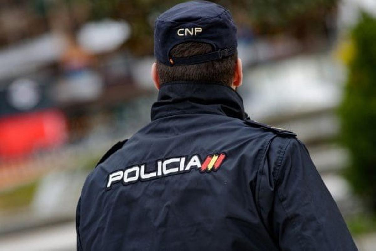 Archivo - Imagen de recurso de un agente de la Policía Nacional