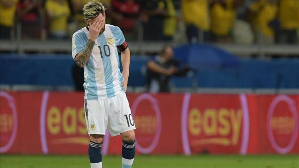 Messi tuvo que ser atendidos por los servicios médicos de Argentina
