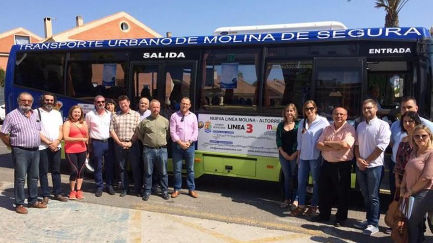 La presentación de la línea de autobús tuvo lugar ayer .