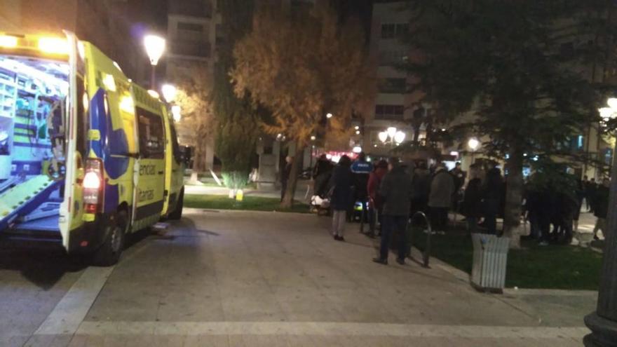 La ambulancia, en la Plaza del Maestro.