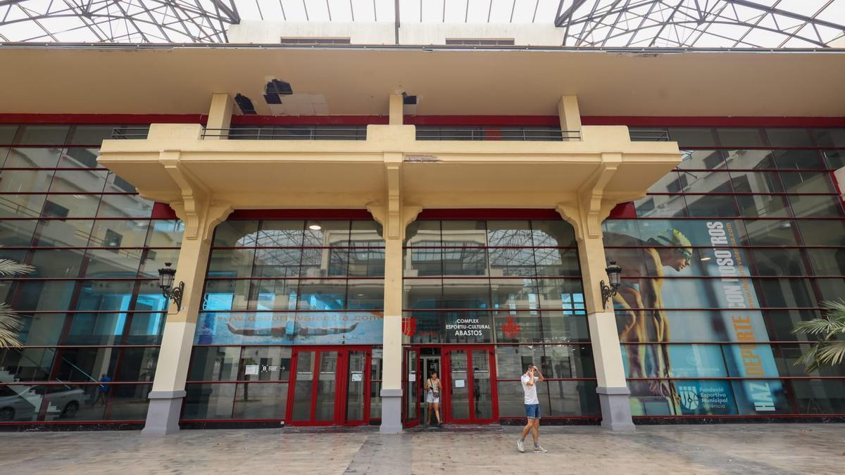 Acceso al complejo de Abastos