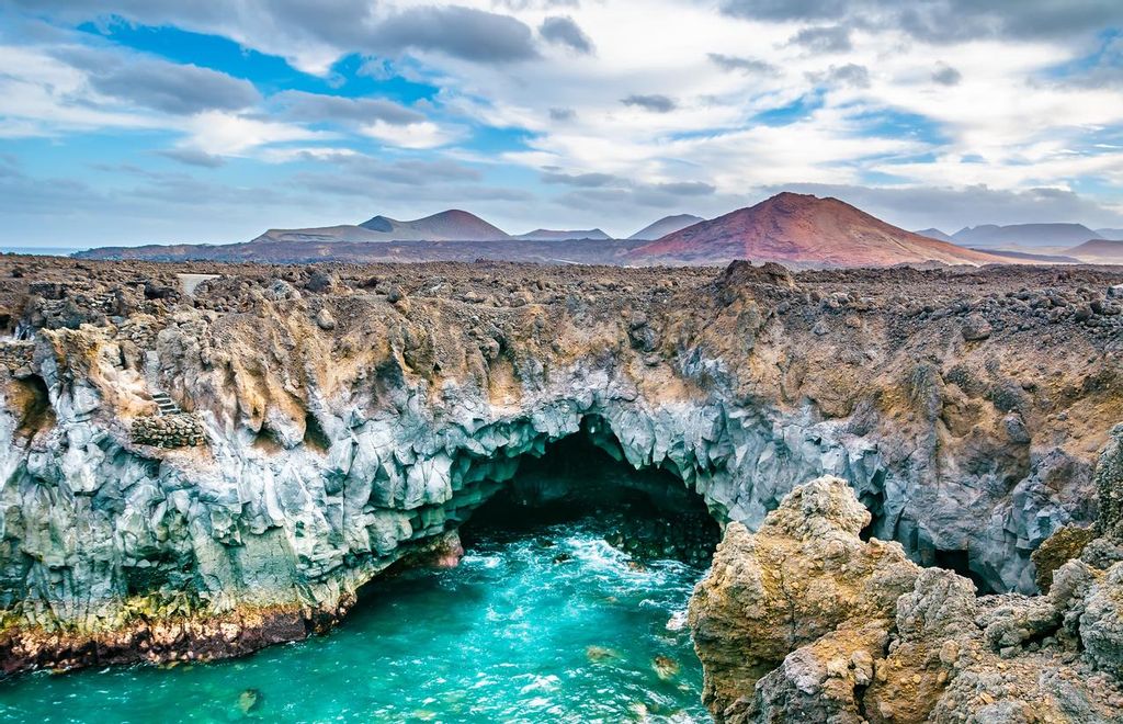 Las cuevas de lava de Los Hervideros son un 'place to be' para el viajero que disfruta de Lanzarote.