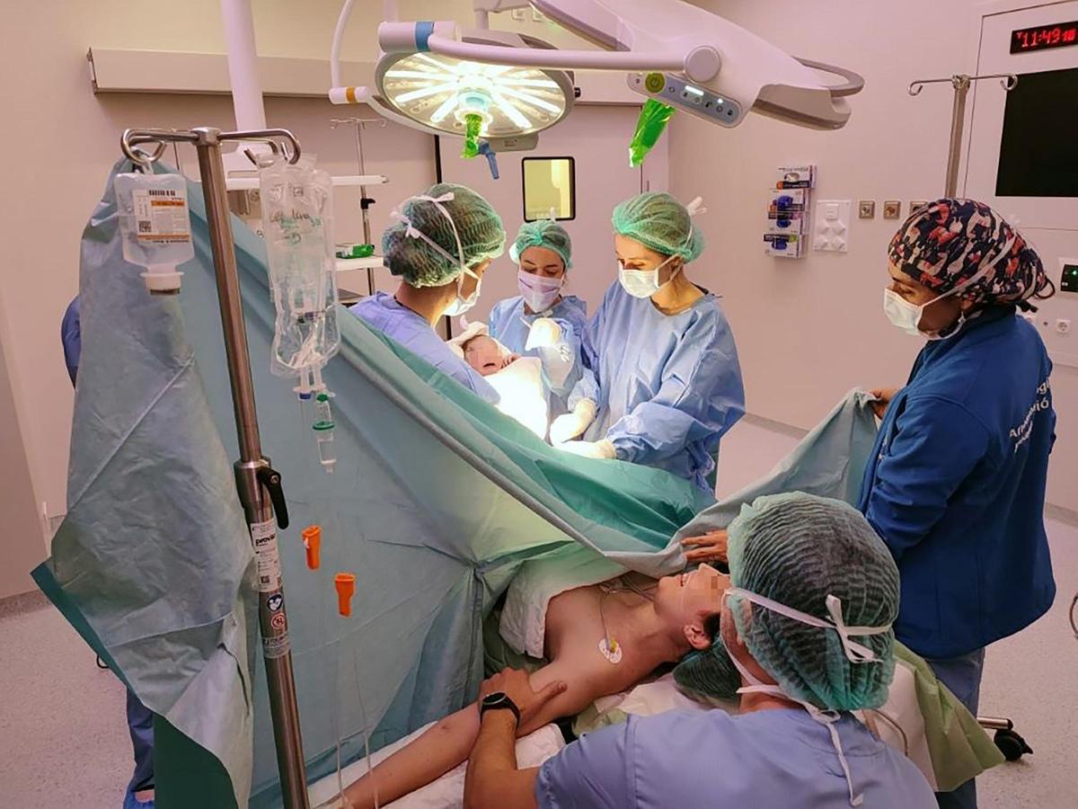 Part per cesària en un nou quiròfan estrenat l’any passat al Trueta.