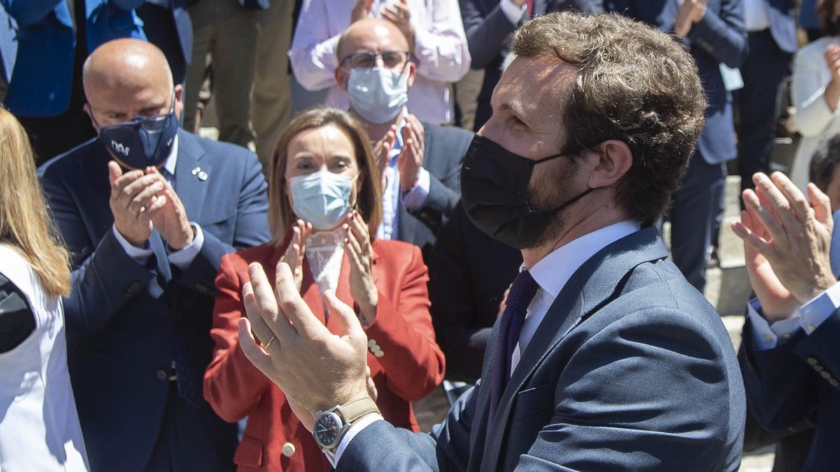 Pablo Casado se ha manifestado a las puertas del Congreso de los Diputados.