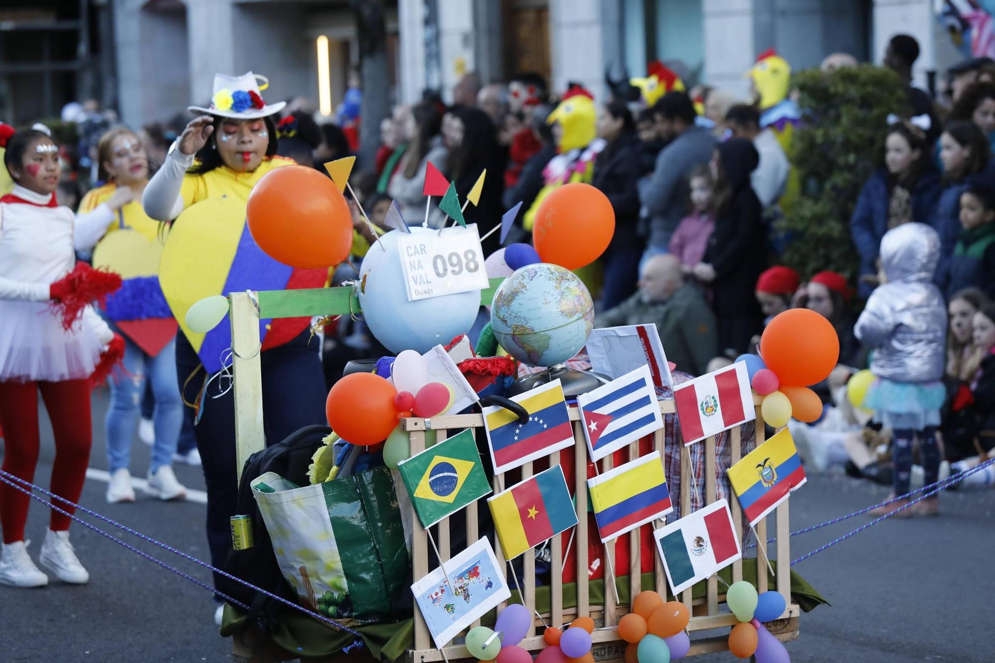 Así fue el desfile de Carnaval en Oviedo