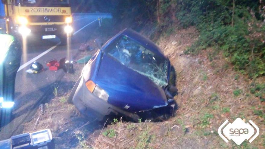 Una mujer resulta herida en un accidente de tráfico en San Tirso de Abres