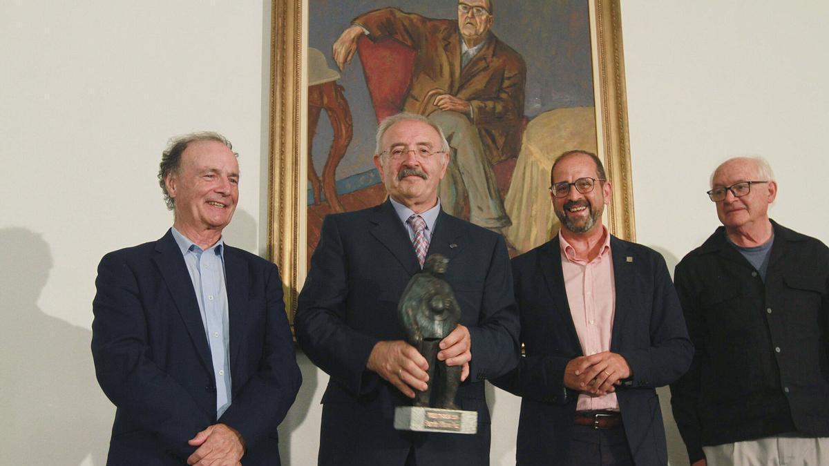 Ramón Villares recibe o premio Trasalba.