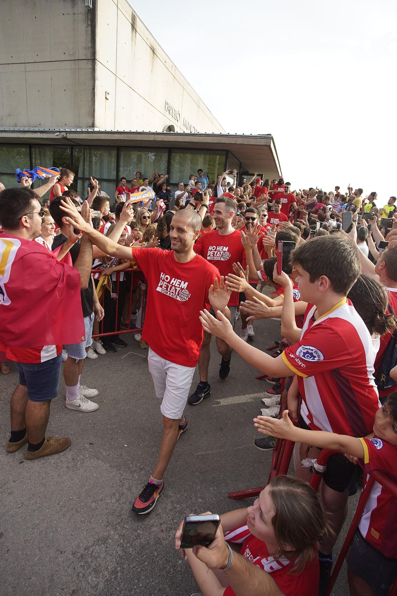 Les millors imatges de la rua de celebració del Girona i el Bàsquet Girona