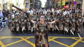 El Ayuntamiento de San Vicente debe más de 100.000 euros a asociaciones festeras y culturales