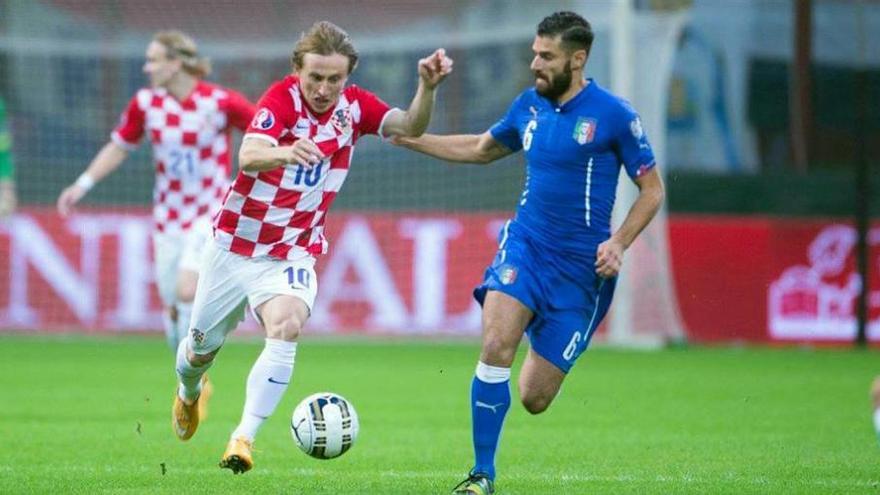 Modric y Rakitic comandan el juego de Croacia