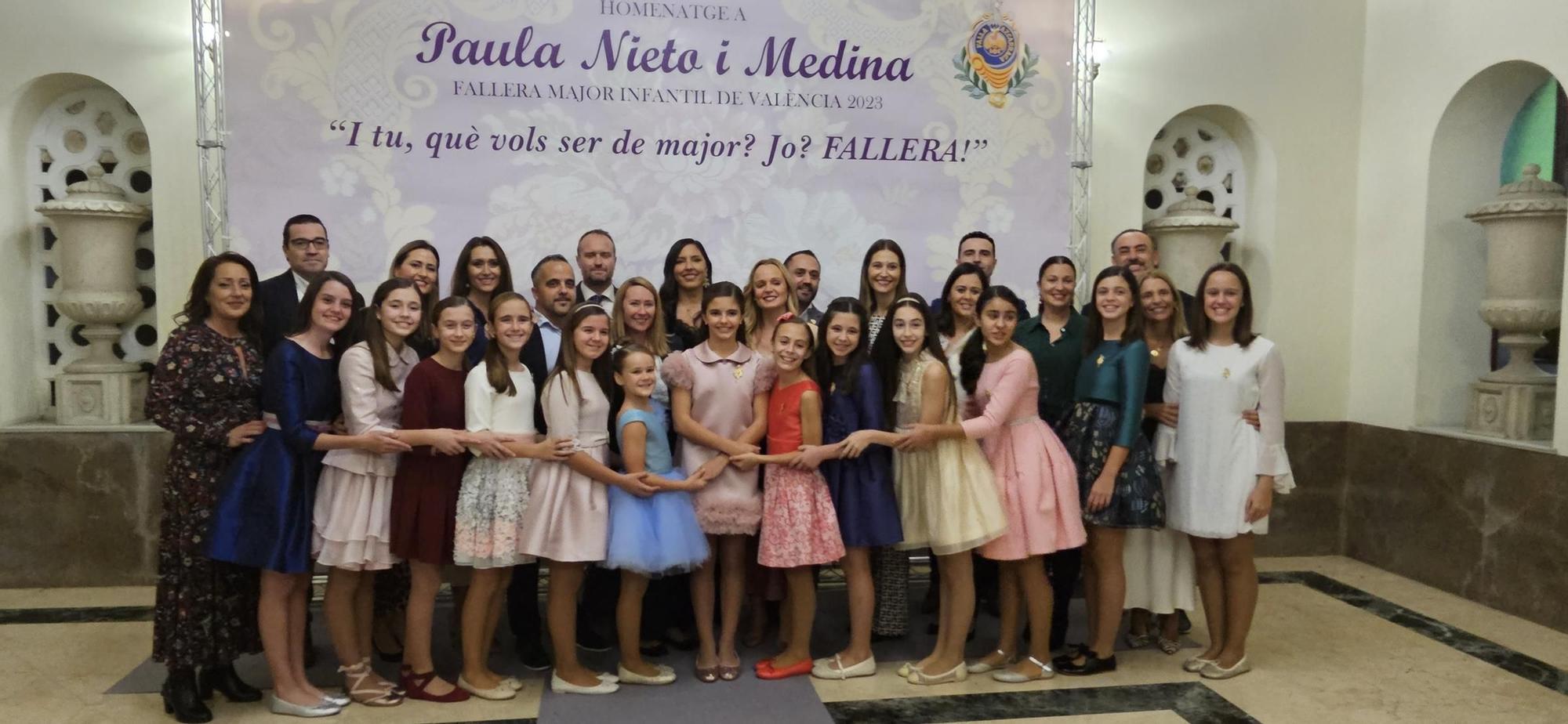 Fiesta por una vida fallera: Azcárraga recibe de vuelta a Paula Nieto