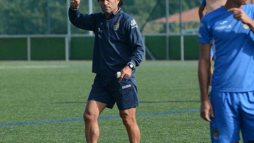 Luisito en el entrenamiento de ayer en Príncipe Felipe. // Rafa Vázquez