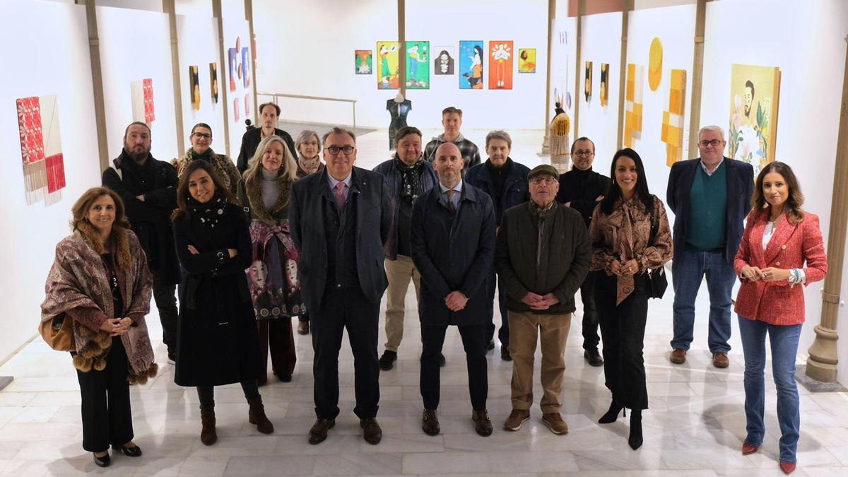 El consejero de Turismo, Cultura y Deporte, Arturo Bernal, visita el Teatro Cómico Principal con los artistas participantes en la programación de este espacio