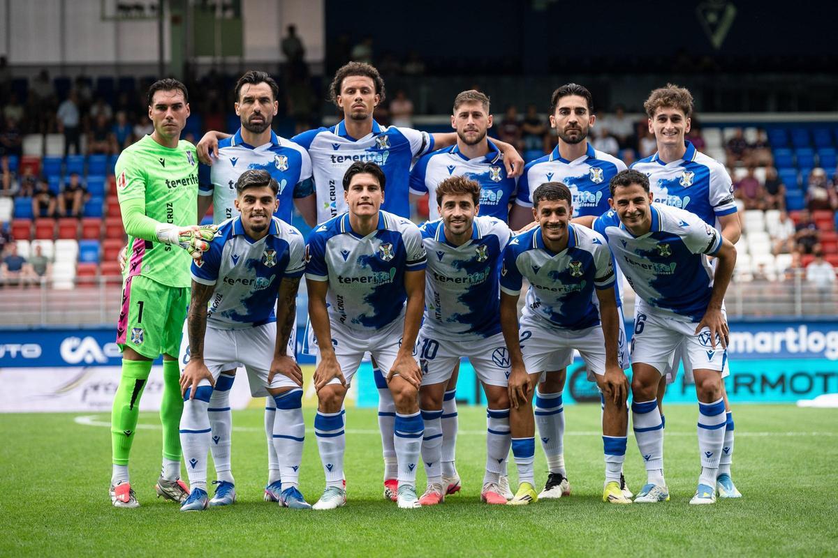 Nacho Gil, titular en el primer once de la temporada del CD Tenerife.