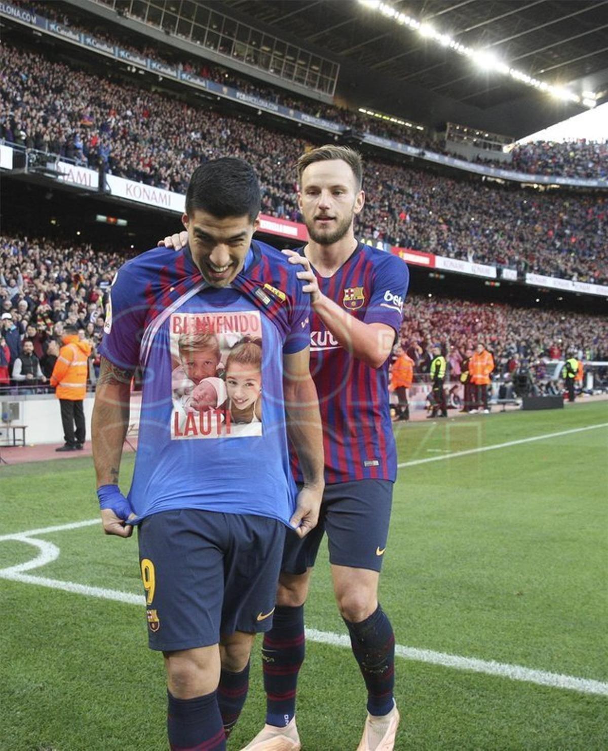 Luis Suárez dedicó el gol a su hijo recién nacido 'Lauti' Luis Suárez dedicó el gol a su hijo recién nacido 'Lauti'
