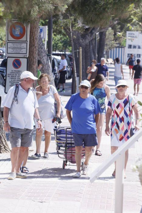 L'onada de calor omple les platges gironines