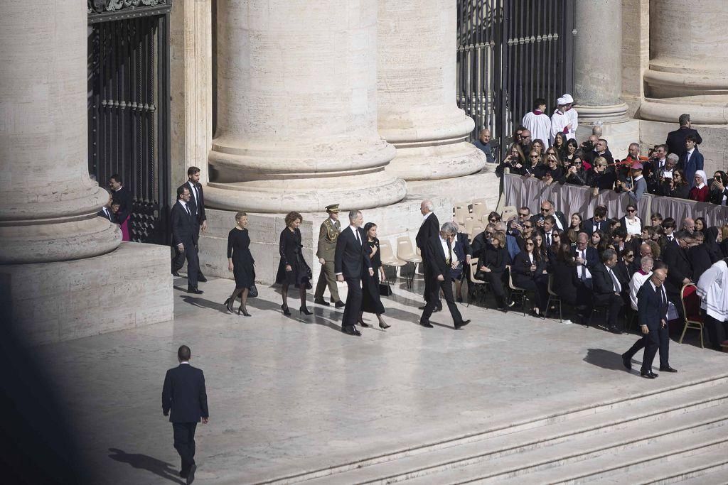 El funeral del papa Francisco en la Plaza de San Pedro del Vaticano, en imágenes