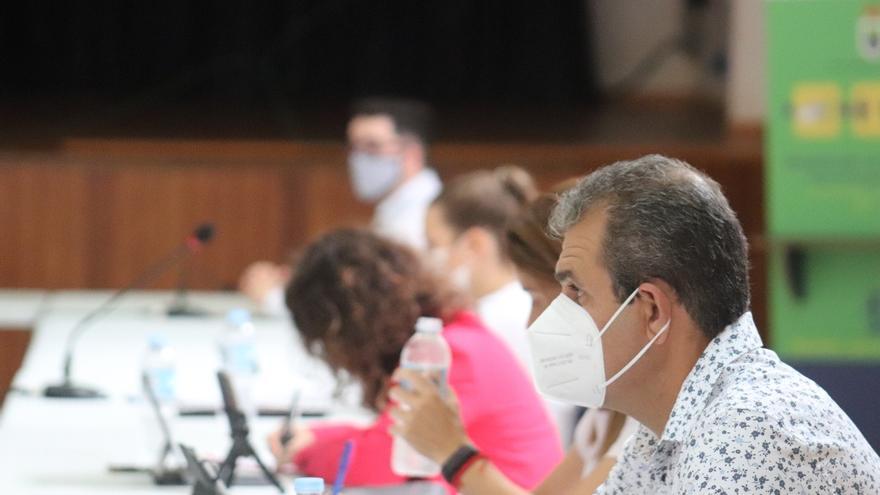 Damián Martín resigns from the act when he disagrees with the PSOE line in Arico