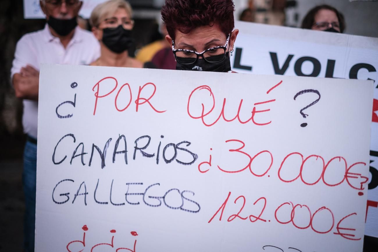 Protesta un año después de la erupción del volcán