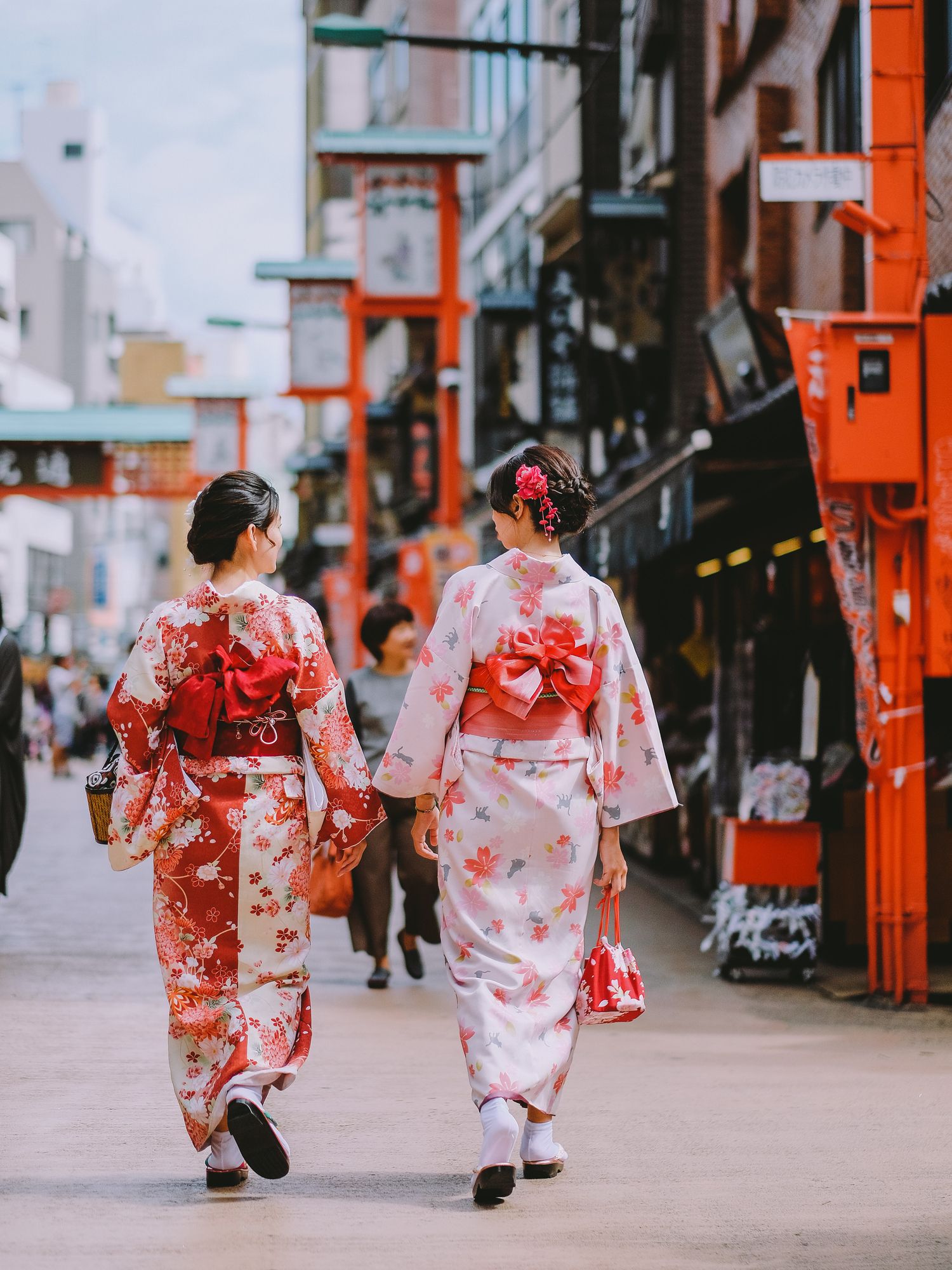 Mujeres con kimonos por las calles de Tokio