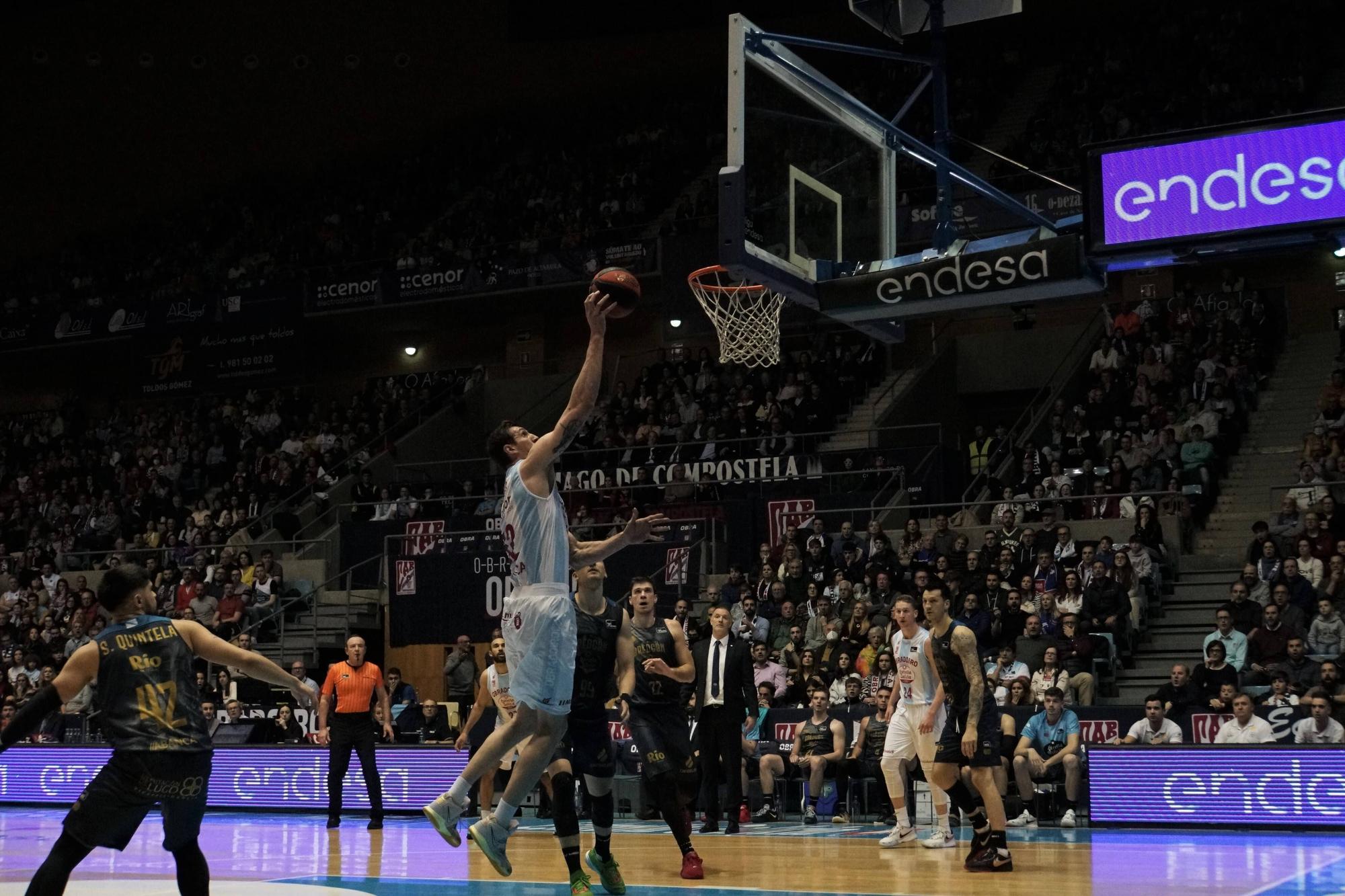 Las imágenes del derbi Obradoiro-Breogán